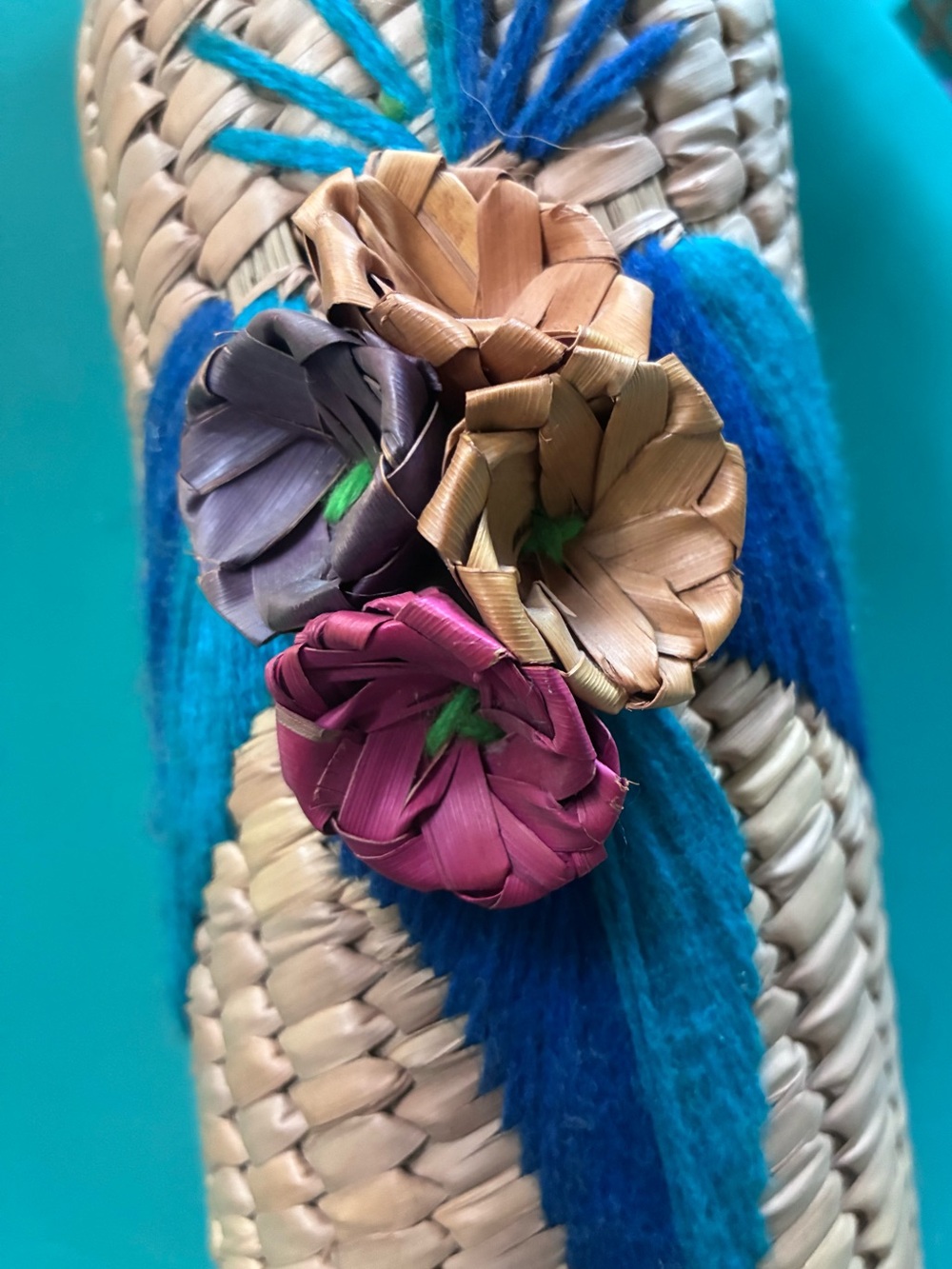 Woven Decorative Bottle Vase with Teal Accents 🔥 VINTAGE TROPICAL FIND! 🌴🍷 - Picture 2 of 4